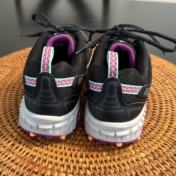 New Balance Black and Lavender Athletic Shoes 412 V3 - Picture 4 of 8